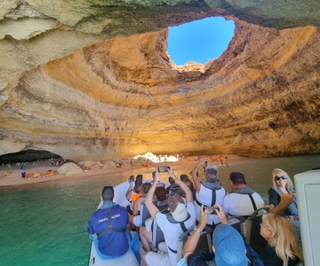 Albufeira: Benagil Cave and Dolphin Sightseeing Boat Cruise