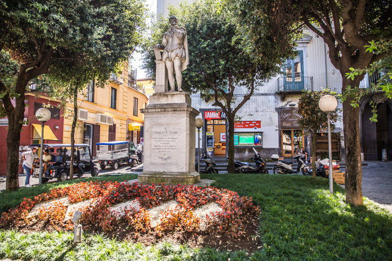 Sorrento: tour a piedi guidato e cibo di stradaTour mattutino in inglese