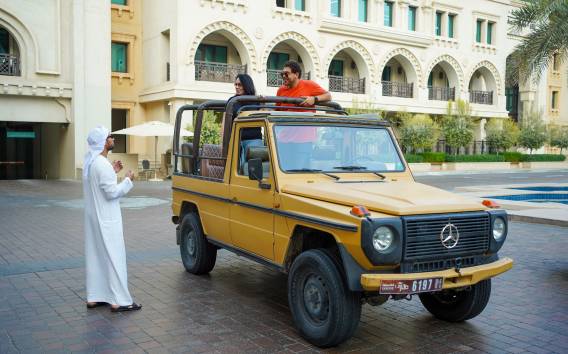Dubai: Altstadtrundgang mit Mittagessen und Oldtimer-Fahrt