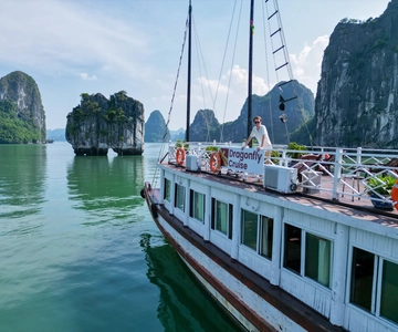 Hanoi: Islands & Caves Ha Long Cruise with Lunch & Kayaking