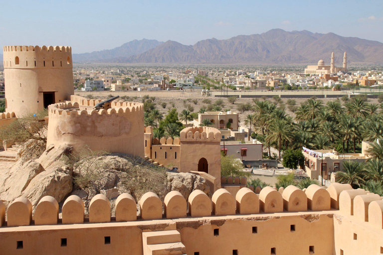 Au départ de Mascate : journée complète à Nizwa Souq et Misfat Al Abriyeen +déjeuner