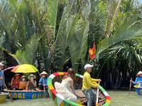 Ba Tran, Hoi una cesta en bote en bosque de coco de agua - Housity