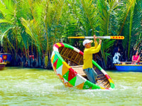 Ba Tran, Hoi una cesta en bote en bosque de coco de agua - Housity