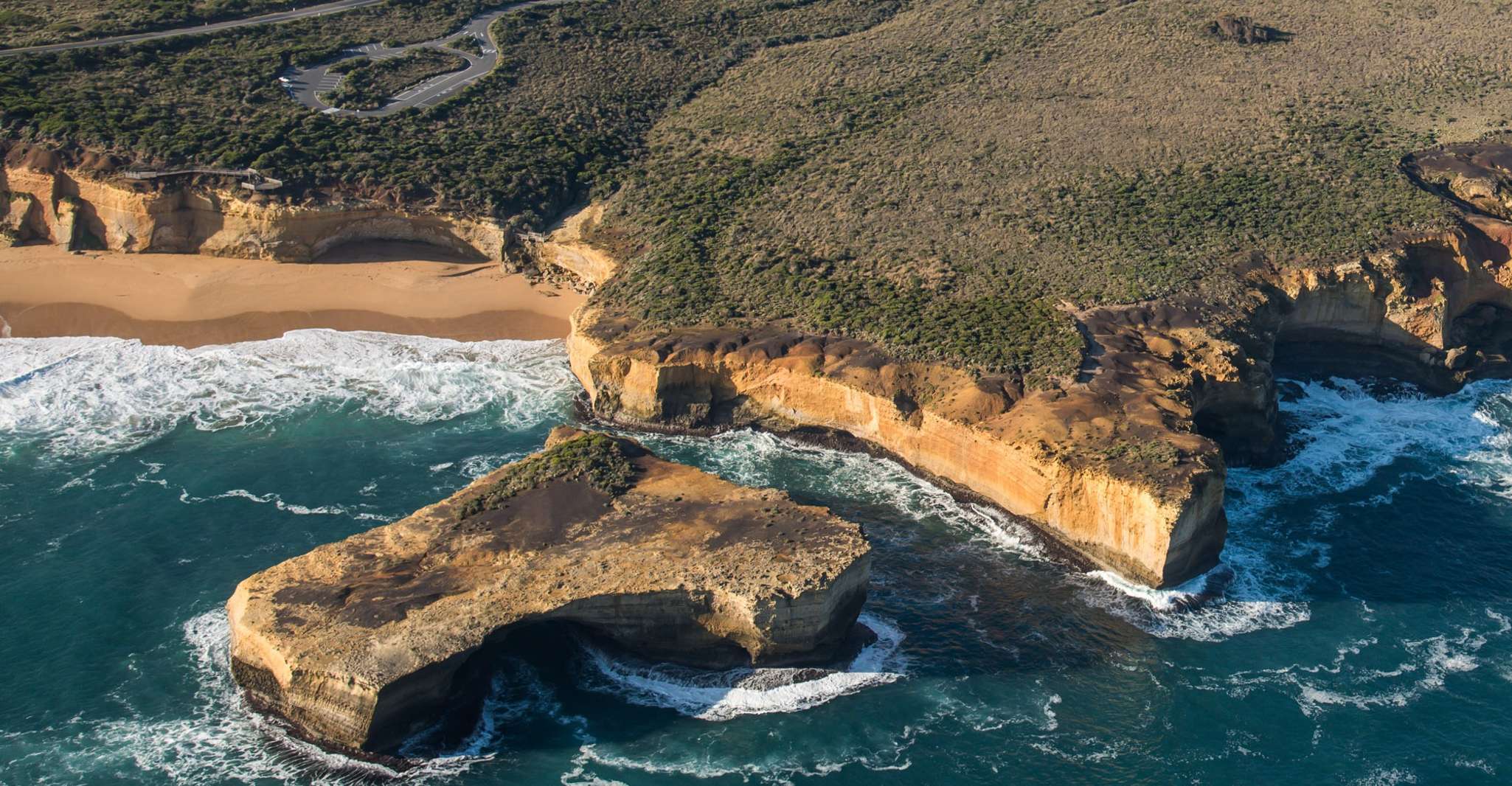 Melbourne, Private Helicopter Flight to the 12 Apostles - Housity