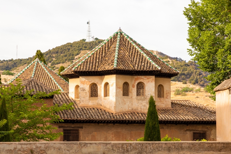 Grenade: chasse au trésor et visite autoguidée des sites de la villeGrenade: Alhambra Scavenger Hunt and Sightseeing Audio Guide