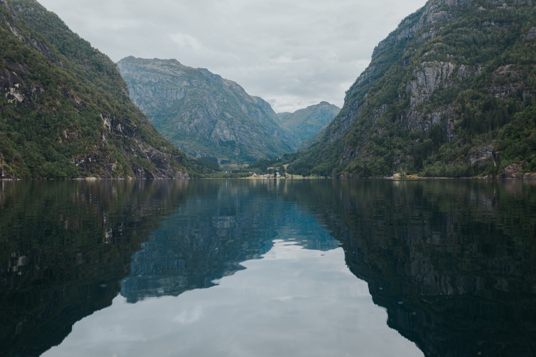 Øystese : safari en semi-rigide dans le Hardangerfjord jusqu'à l'embranchement de FyksesundVisite en bateau pneumatique