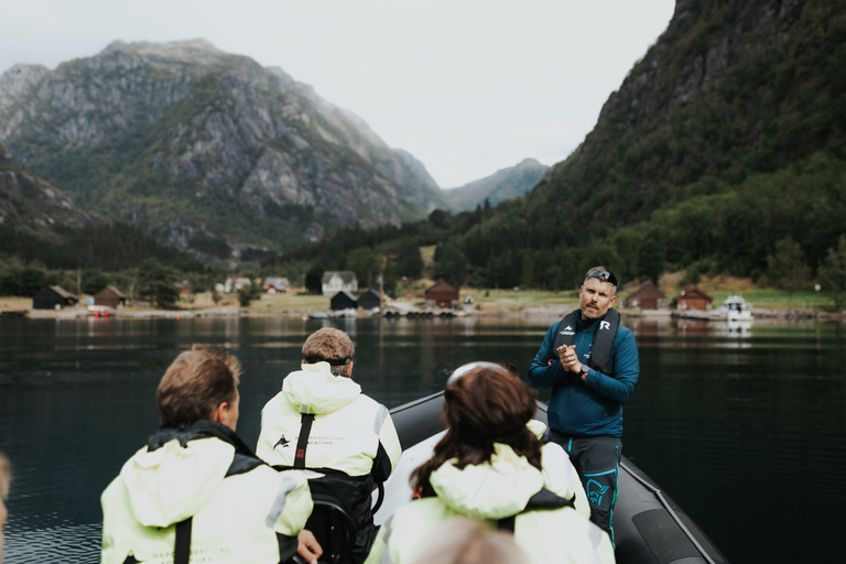 Øystese : safari en semi-rigide dans le Hardangerfjord jusqu'à l'embranchement de FyksesundVisite en bateau pneumatique