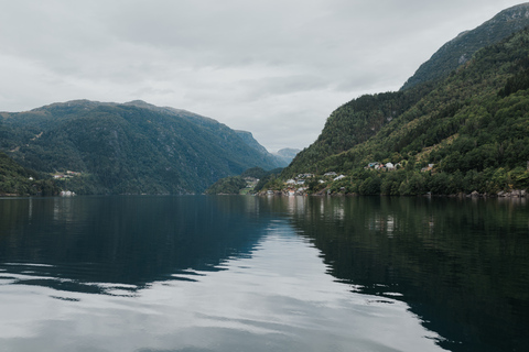 Øystese : safari en semi-rigide dans le Hardangerfjord jusqu'à l'embranchement de FyksesundVisite en bateau pneumatique