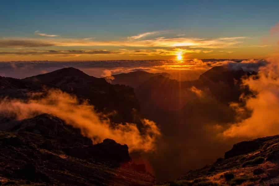 Madeira: Sonnenuntergang am Pico Arieiro und an der Escadaria do Céu. Foto: GetYourGuide Madeira: Sonnenuntergang am Pico Arieiro und an der Escadaria do Céu. Foto: GetYourGuide
