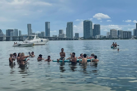 Miami: crucero de fiesta en pontones con juguetes acuáticos