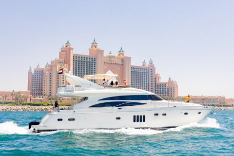 Dubai: Lyxig rundtur med yacht med möjlighet att lägga till en BBQ-lunch