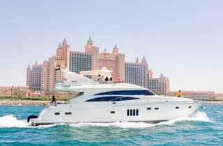 Dubai: Die Luxus-Yacht-Tour mit Live-Barbecue und Drinks
