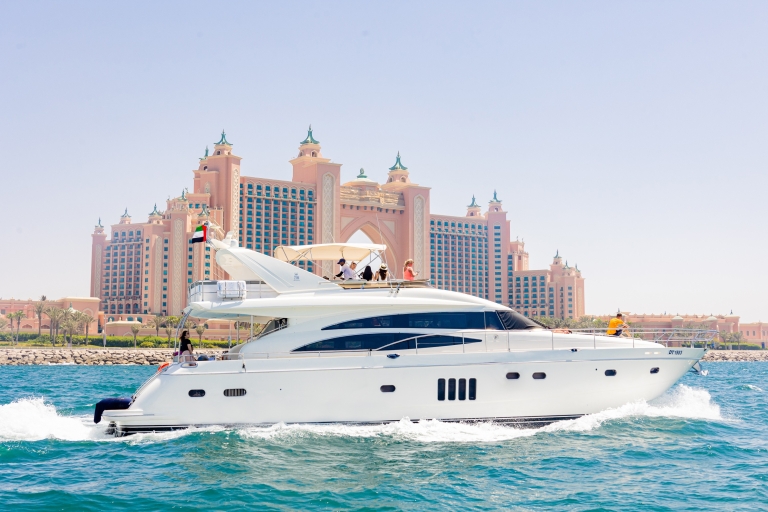Tour de la côte de Dubaï en yacht + BBQ ou pique-nique et guide virtuelL'excursion en yacht de luxe à Dubaï - Visite de l'Atlantis pendant 3 heures + BBQ en direct