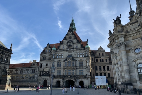 Dresden Altstadt: Smartphone-Schnitzeljagd Sightseeing TourDresden: Selbstgeführte Schnitzeljagd-Tour per Smartphone
