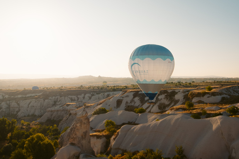 Cappadocia: tour in mongolfiera con colazione leggera