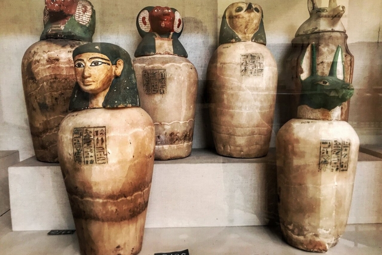 Desde Sharm El Sheikh: excursión de un día al Museo Egipcio y las Pirámides
