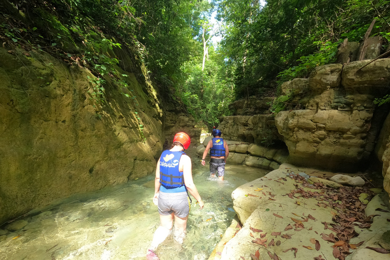 Puerto Plata : Billet d'entrée aux chutes d'eau de Damajagua et cocktailPuerto Plata : Visite privée avec billet d'entrée aux chutes d'eau de Damajagua