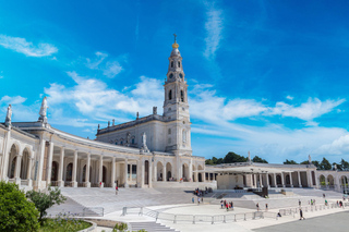 Da Lisbona: Fátima, Nazaré, Óbidos Tour privato auto premium