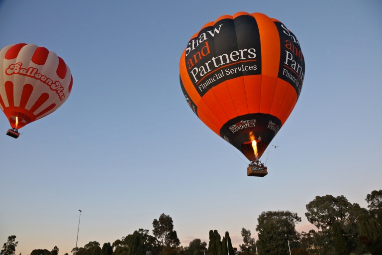 Melbourne: Sunrise Hot Air Balloon Experience z transferami