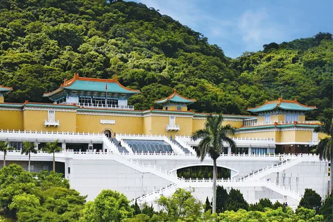 Taipei: Morning City Tour with National Palace Museum Ticket