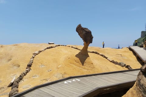 From Taipei: Yehliu Geopark and Keelung Harbor Guided Tour