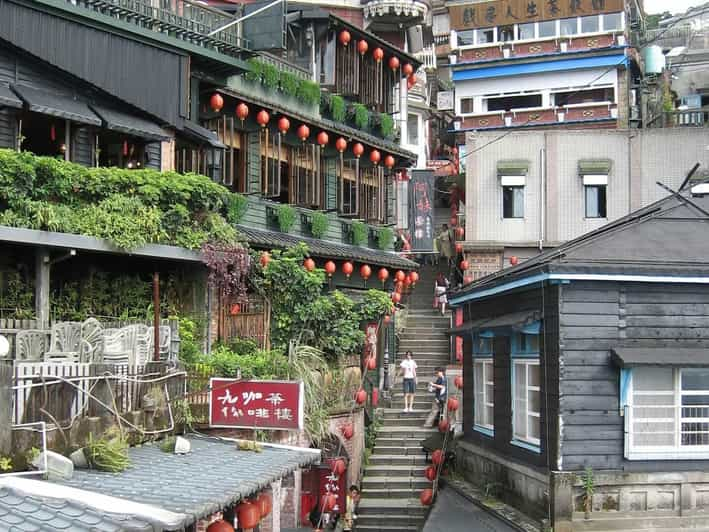 jiufen guided tour