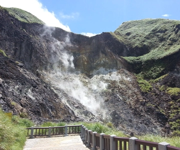 From Taipei: Beitou and Yangmingshan National Park Day Tour