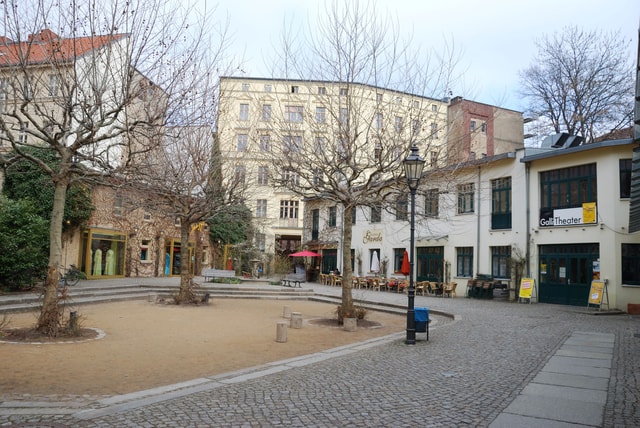 Berlin: Hackesche Höfe Courtyards Walking Tour