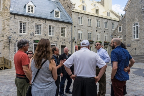 Tour privado a pie de la ciudad de Quebec con viaje en funicularTour privado en francés