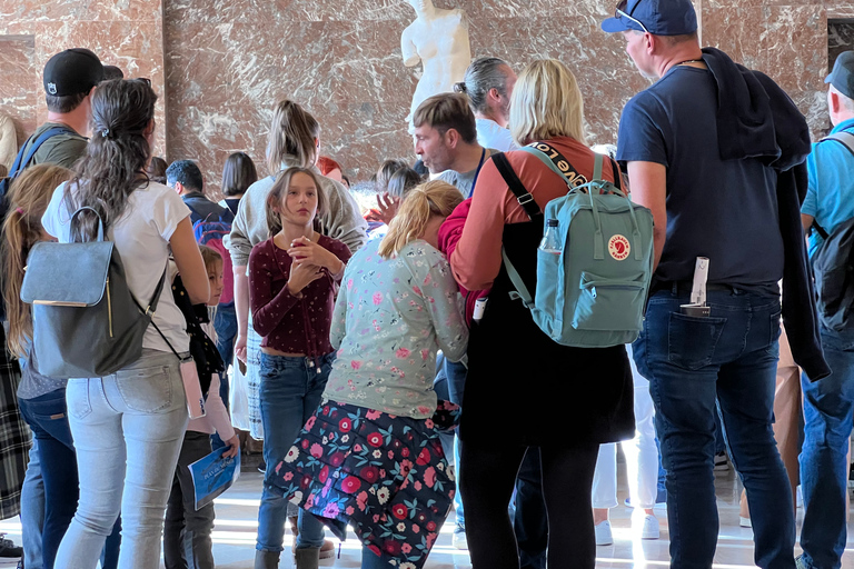 Paris Louvre: 2-Hour Private Tour for Groups or Families Louvre 2-Hour Private Tour for Families in French