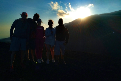 Desde Catania: tour al atardecer en el monte EtnaTour del volcán Etna al atardecer en español