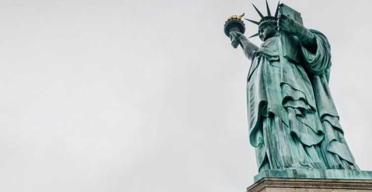 New York Pedestal Reserve - Statue - City Experiences™