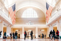 NYC, Estatua de Liberty y Ellis Island Tour con ferry - Housity