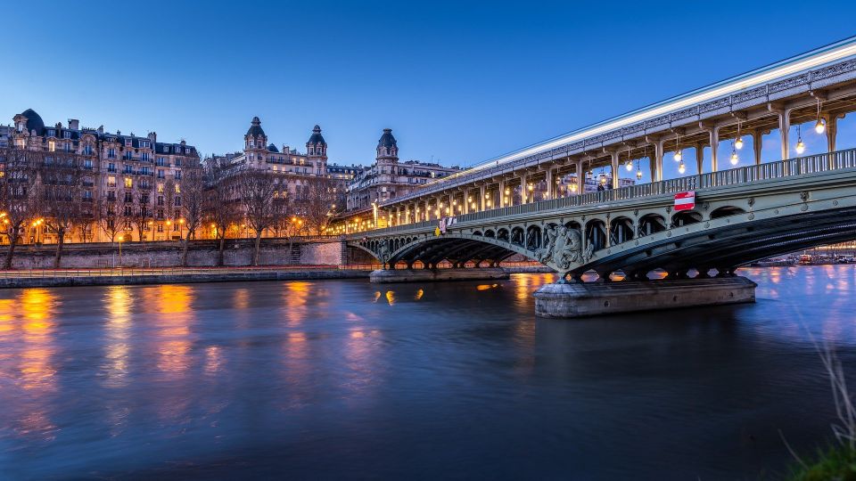 1-hour cruise on the Seine River with an audioguide