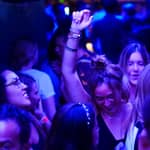 Nizza: tour dei bar con shot gratuiti e ingresso VIP al club