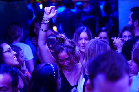 Nice: Riviera Bar Crawl Party with Free Shots and VIP Entry