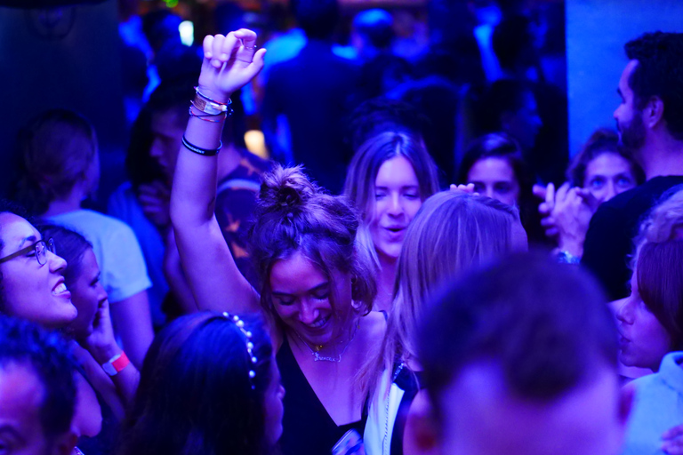 Nice: Riviera Bar Crawl Party with Free Shots and VIP Entry