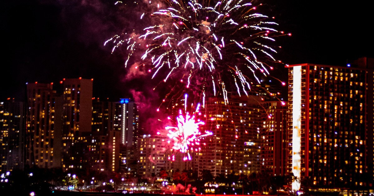 catamaran fireworks cruise oahu