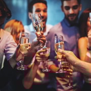 Budapest: Crociera con cena con fuochi d'artificio il giorno di Santo Stefano