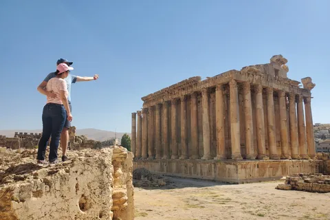 Baalbek tempel & Ksara grottor m / pick-up, guide, inträde + lunch