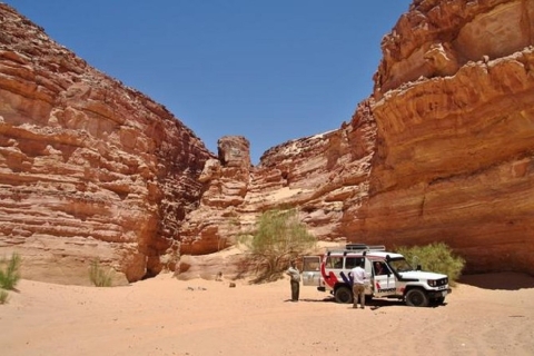 Sharm El Sheikh : Canyon coloré, Blue Hole et excursion d'une journée à DahabSharm El Sheikh : Jeep Safari Red Canyon & Blue Hole & Dahab