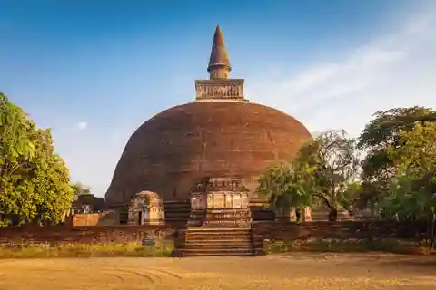 From Negombo: Full-Day Unesco City of Anuradhapura Trip