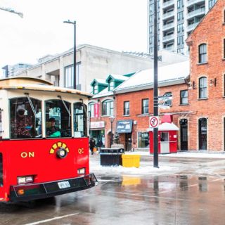 Ottawa: Hop On Hop Off Winter Tour by Vintage Bus