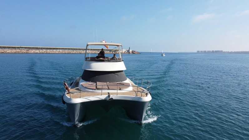 Puerto del Carmen: Excursión en Catamarán con Deportes Acuáticos