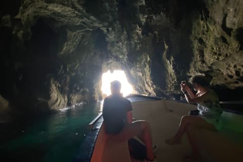 Syracuse: Ortigia Island and Caves Private Cruise with wine