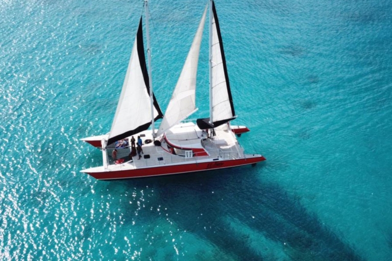 Barbados: Excursión en catamarán con snorkel y almuerzoRecogida en la terminal de cruceros
