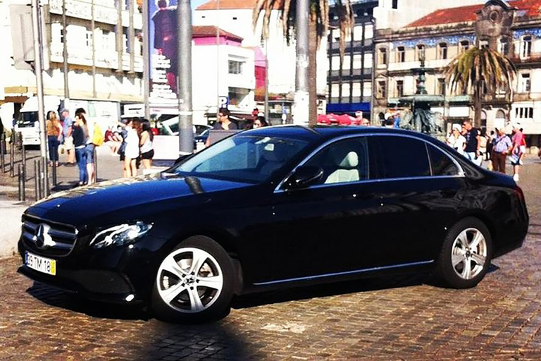 Porto: Traslado particular para Lisboa com paradas em até 3 cidadesPare em 3 cidades
