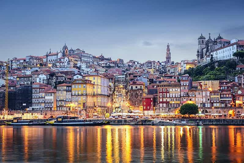 Porto: Transferencia privada a Lisboa con paradas en 3 ciudades