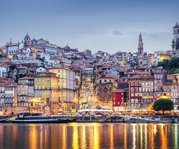 Porto: Privé Transfer naar Lissabon met Stops tot 3 Steden