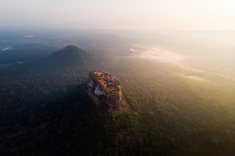 Ab Negombo: Tagestour nach Sigiriya und DambullaAb Negombo: Private Tagestour nach Sigiriya und Dambulla
